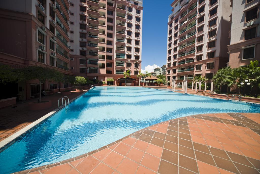 Nana Marina Court Lägenhet Kota Kinabalu Exteriör bild